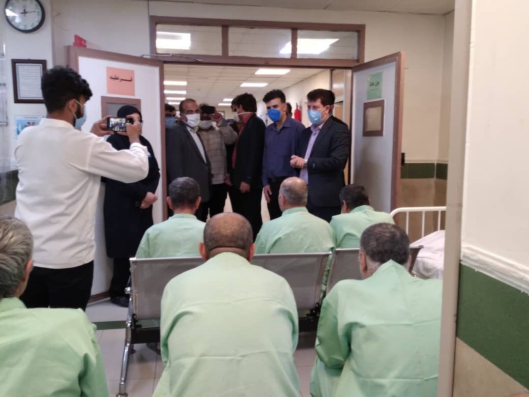 دیدار هنرمندان و اصحاب رسانه با جمعی از جانبازان سرافراز  جنگ تحمیلی در بیمارستان بوستان  به مناسبت هفته دفاع مقدس