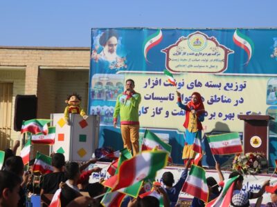 جشن اهدای نوشت افزار در روستای دغاغله اهواز برگزار شد