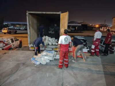 ارسال بیش از ۱۰۰۰ دستگاه چادر اسکان به مناطق زلزله زده خوی توسط هلال احمر خوزستان